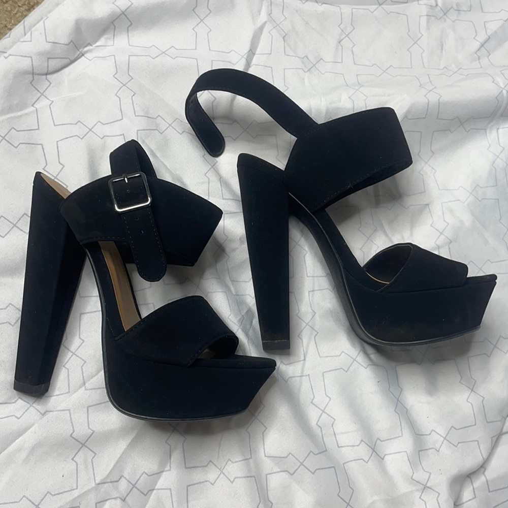 Black heels size 5